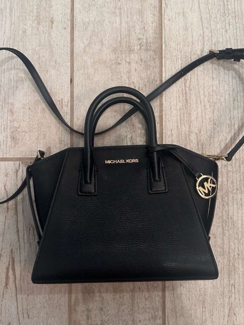 MICHAEL KORS Avril  Black Leather  Satchel with Gold Accents NWOT - Picture 2 of 4